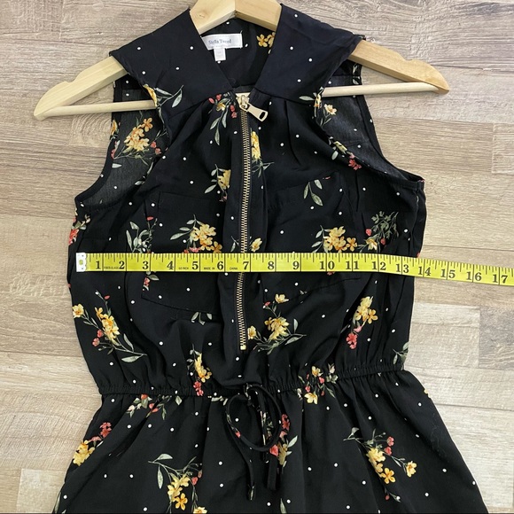 Stella Tweed | Floral Zip Peplum Tank - Picture 9 of 9